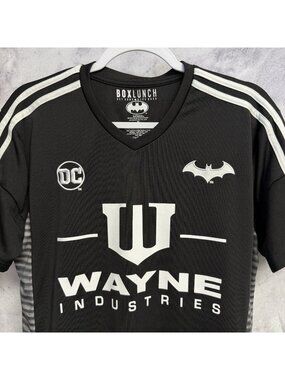 Batman Jersey Mens Medium Bruce Wayne Industries Gotham City DC Black Box Lunch